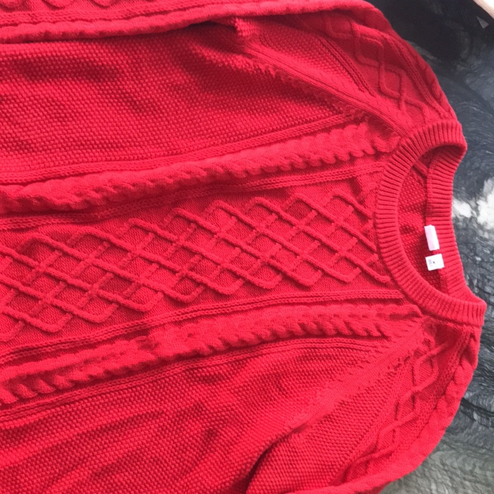 Red sweater gap - Picture 5 of 6